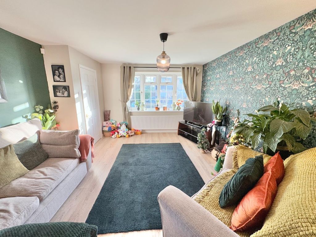 Property photo 2 of 13 Lounge