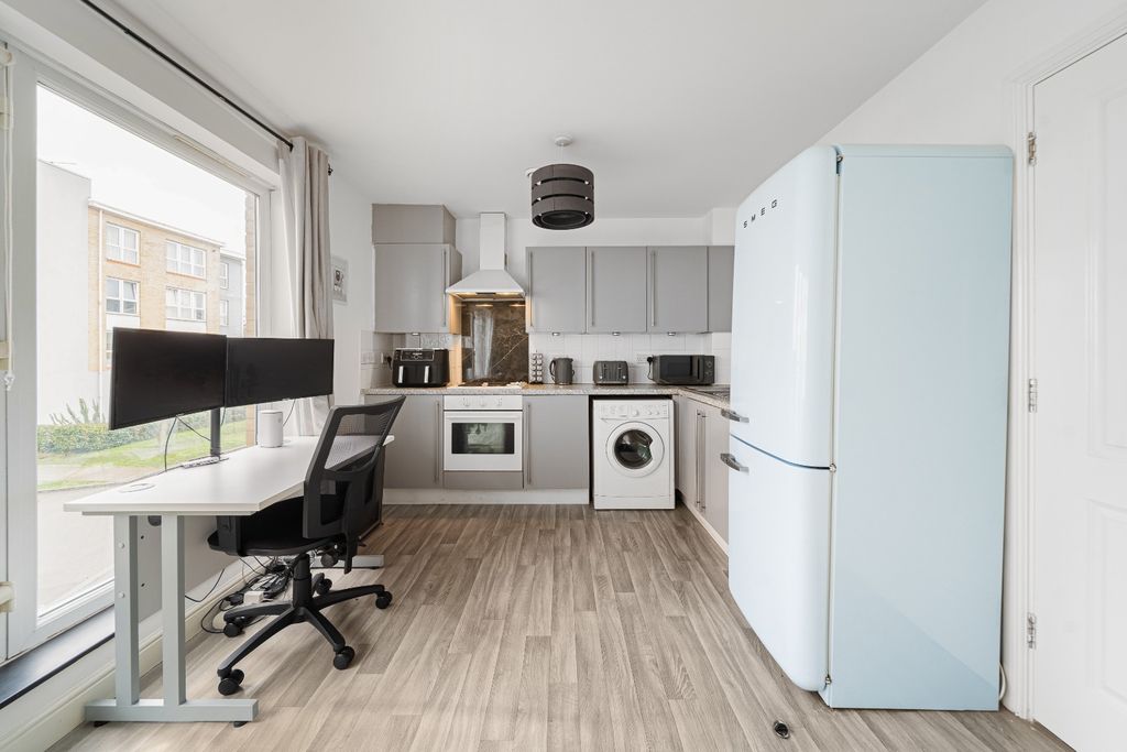 Property photo 3 of 10 4863193