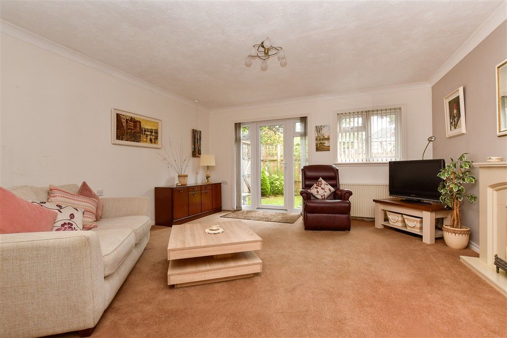 Property photo 3 of 11 Living Room