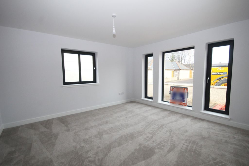 Property photo 3 of 24