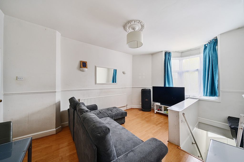 Property photo 1 of 9 Reception