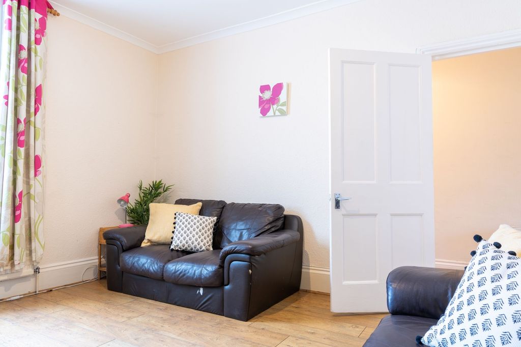 Property photo 2 of 9 Bright, Tidy Living Room With Hardwood Floors, A d...