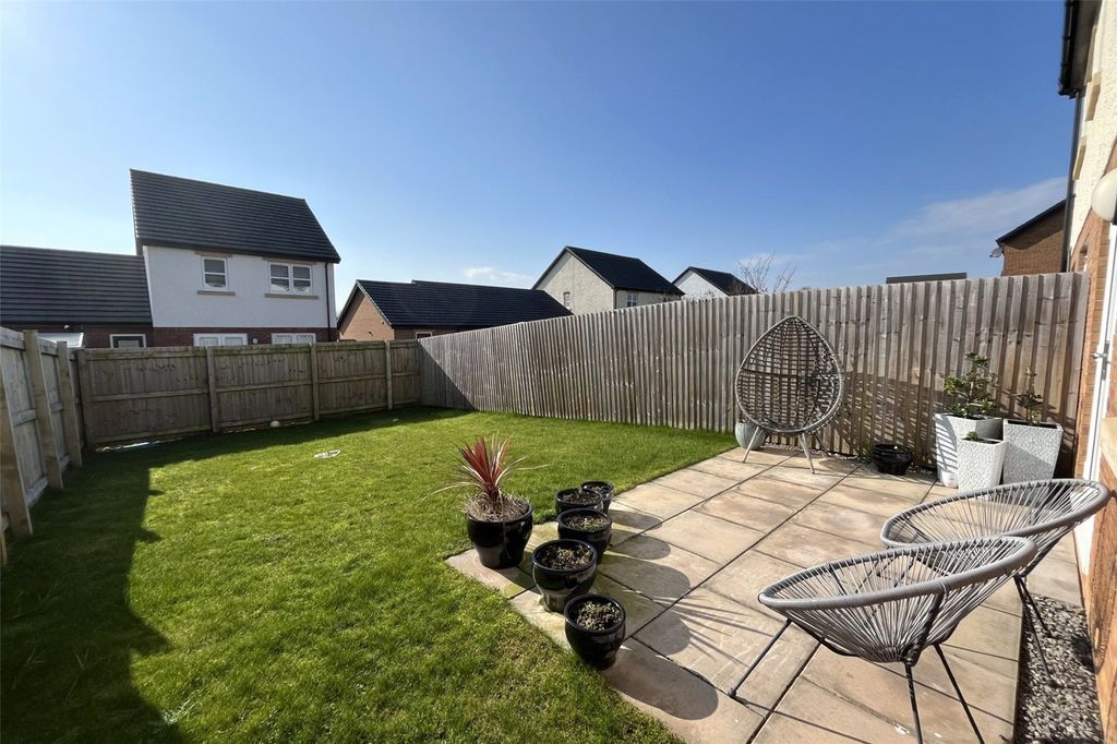 Property photo 2 of 11 Outside
