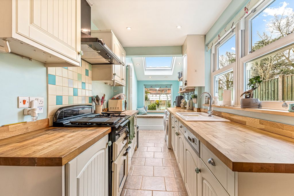 Property photo 2 of 20