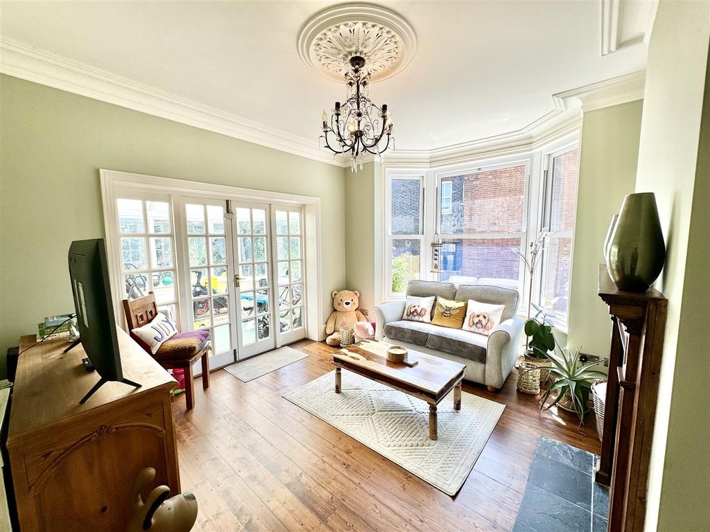 Property photo 2 of 31