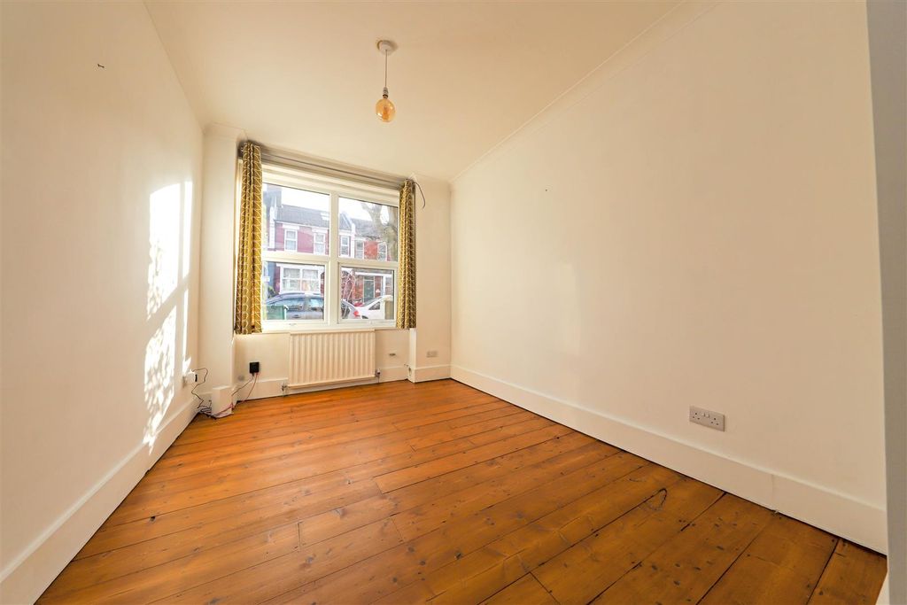 Property photo 3 of 13 Nicholas James Hartington Terrace Living_.Jpg