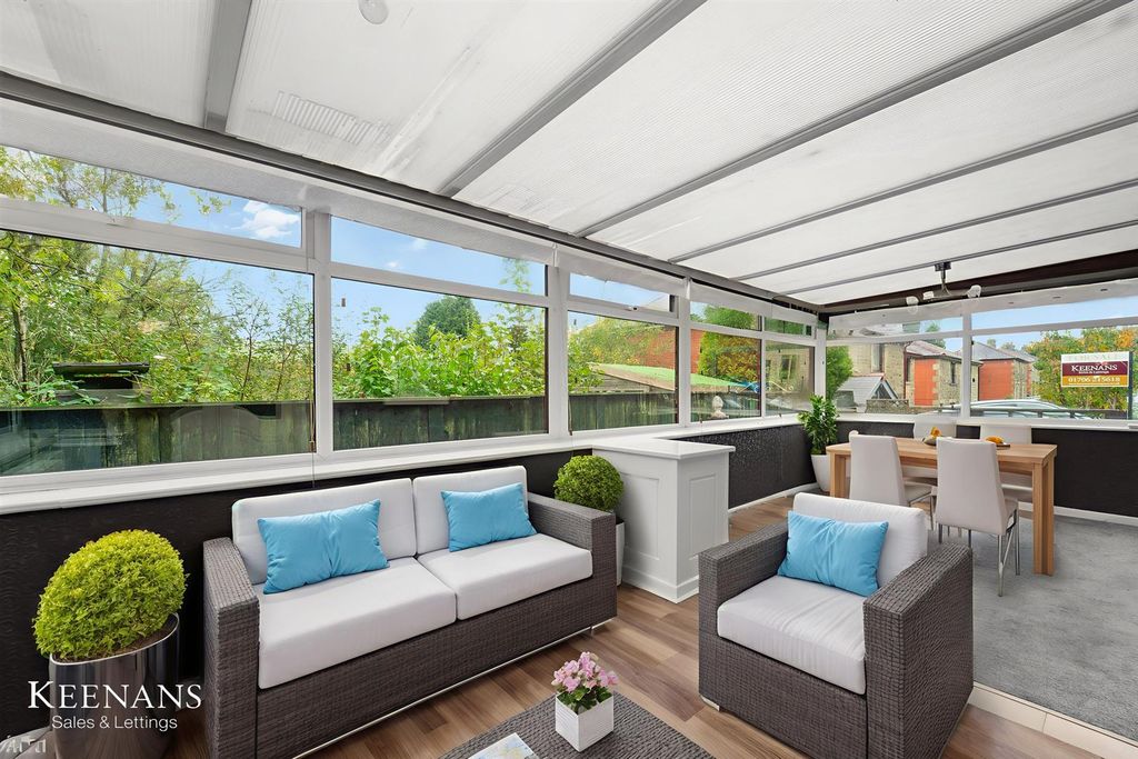 Property photo 3 of 18 Dsc09835 - Living Room - Standard - 0.Jpg