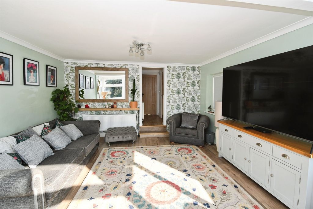 Property photo 3 of 25