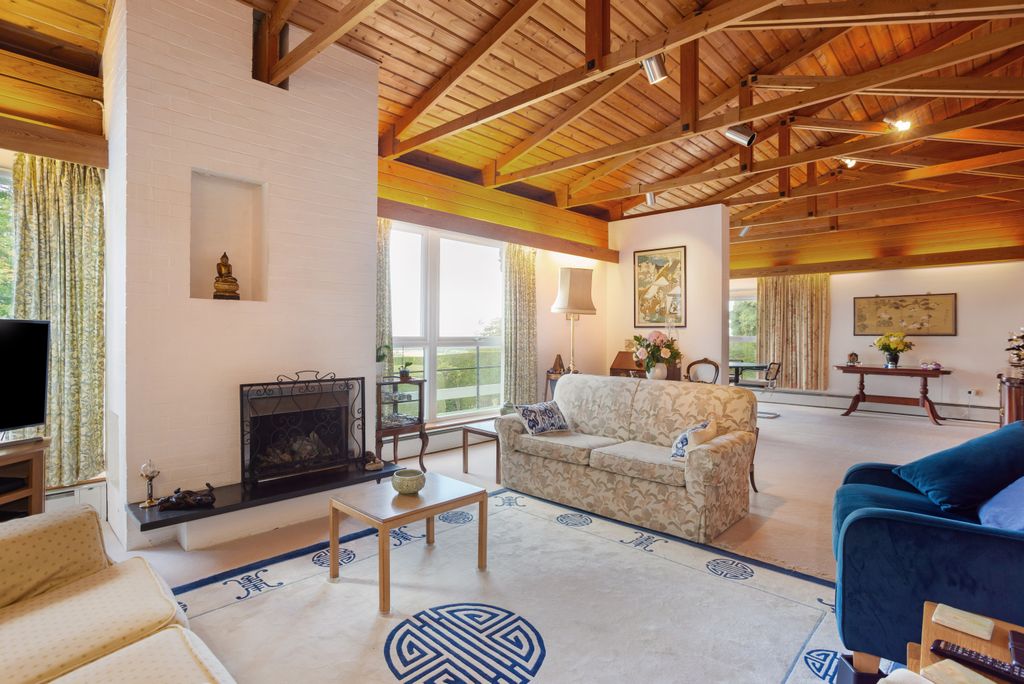 Property photo 2 of 24