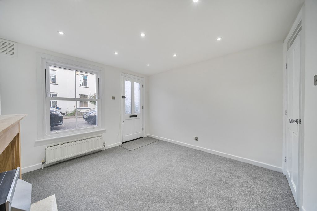 Property photo 3 of 27 1372950-7-6900E76...