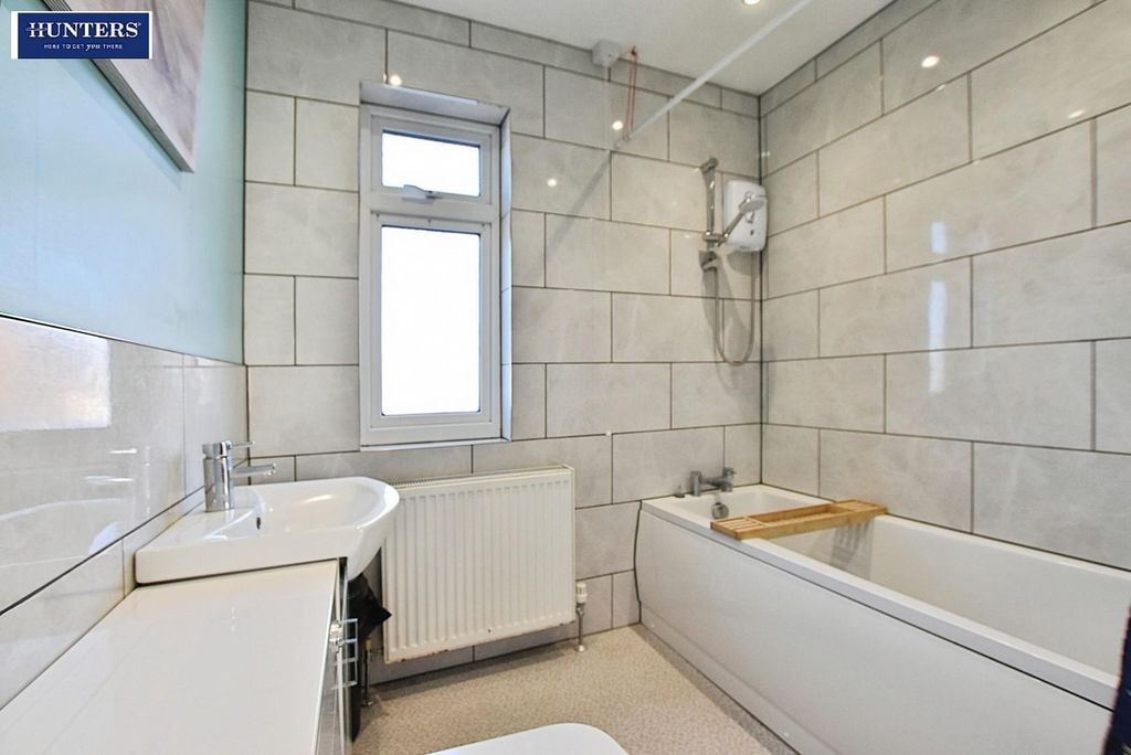Property photo 3 of 17 Bathroom