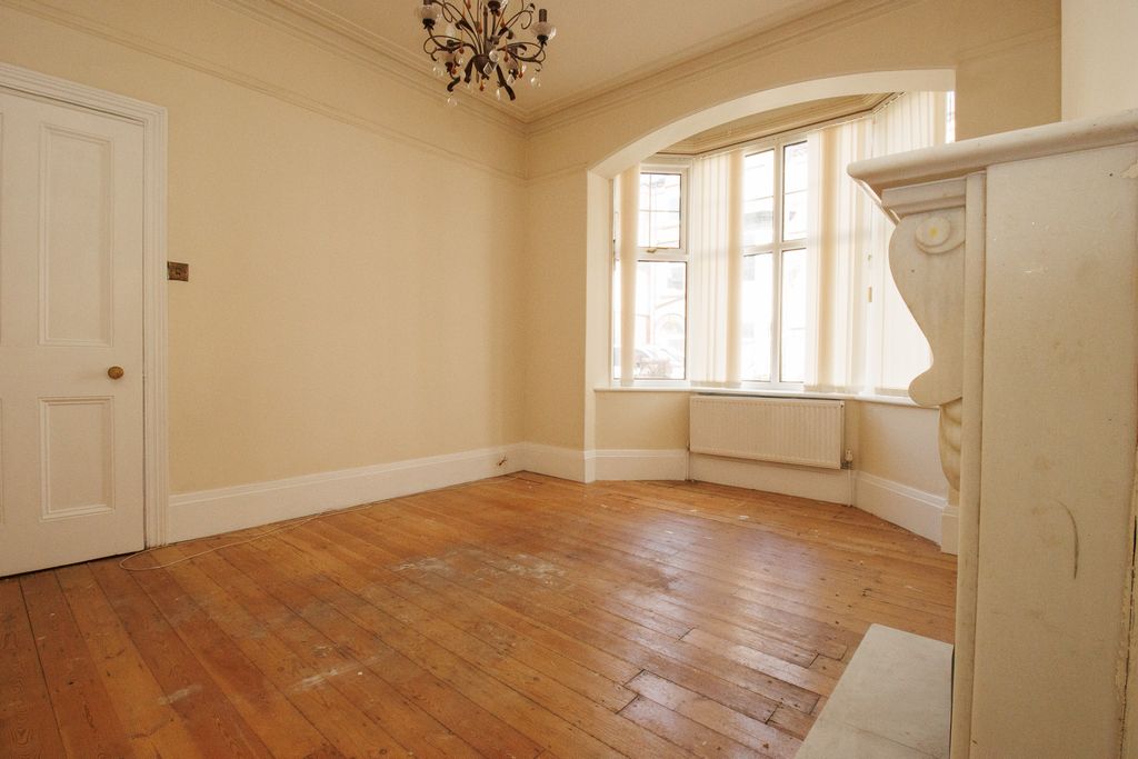 Property photo 3 of 28