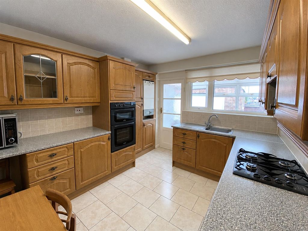 Property photo 3 of 13 Kitchen.Png