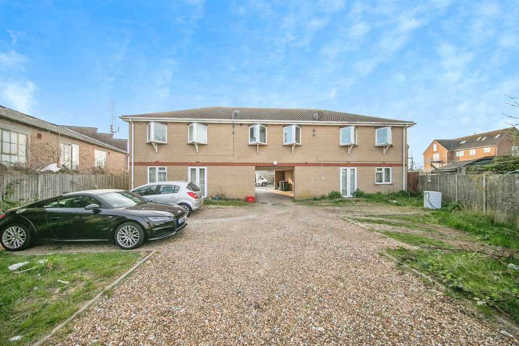 Property photo 2 of 7