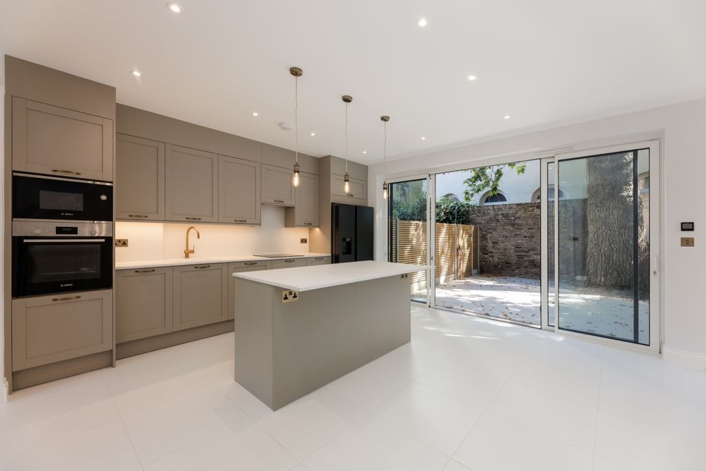 Property photo 1 of 14 Porchester Terrac...