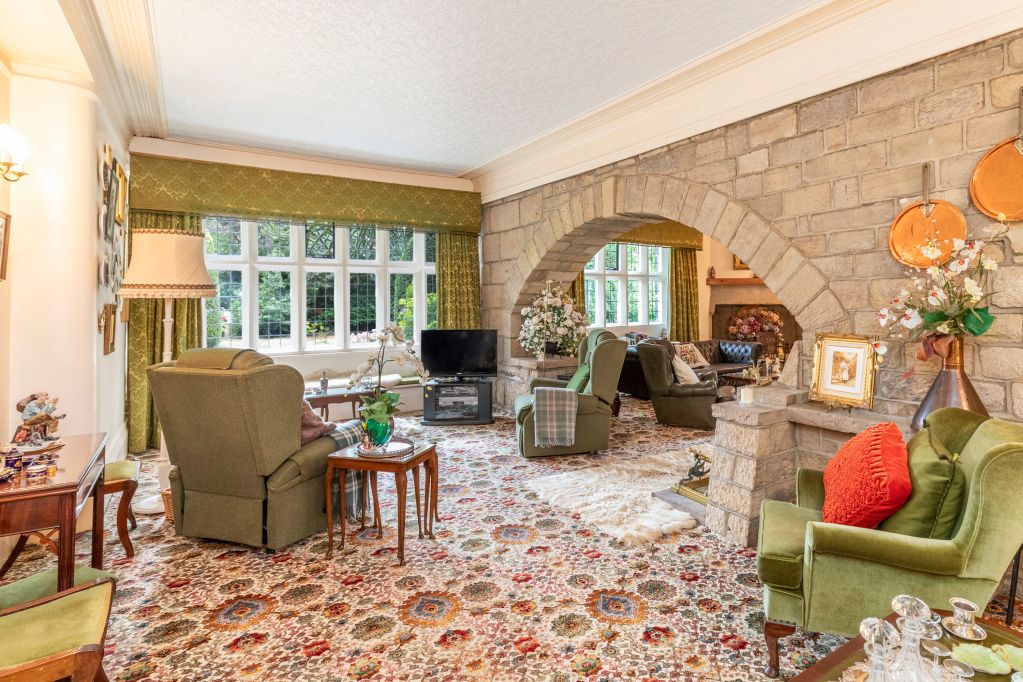 Property photo 3 of 63 Lounge