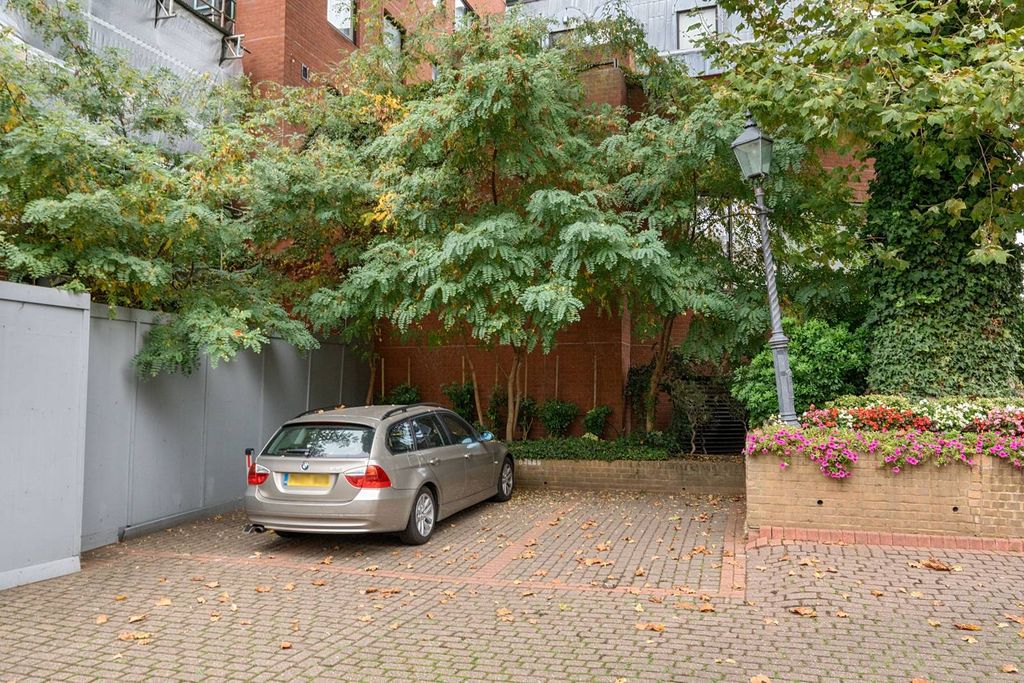 Property photo 1 of 3