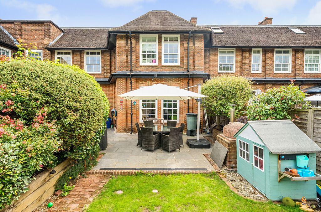 Property photo 3 of 33 1329458-13-688c8A...