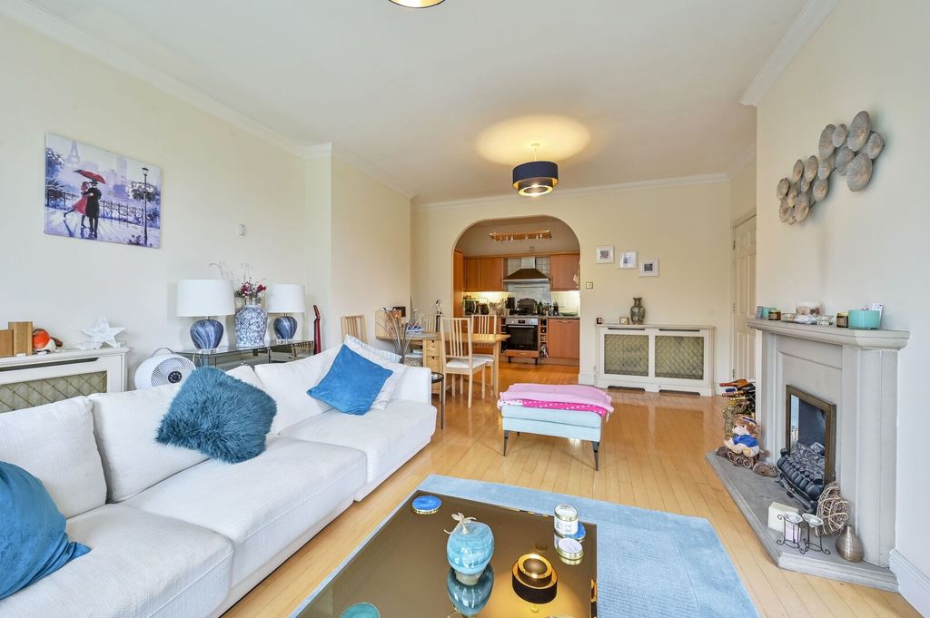 Property photo 3 of 17