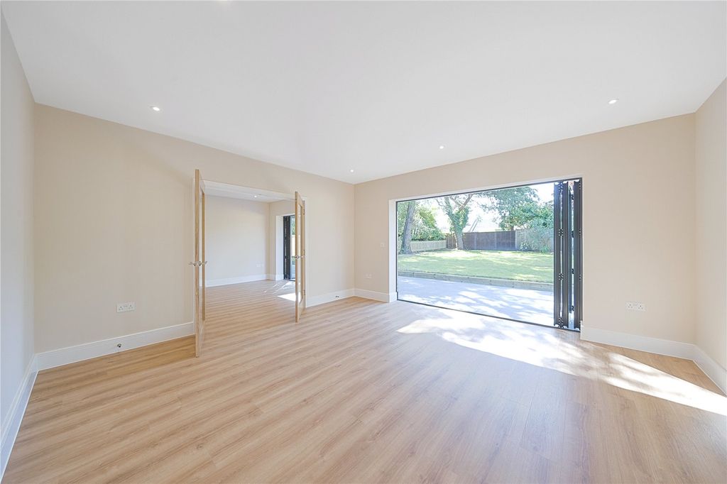Property photo 3 of 27 Picture No. 06
