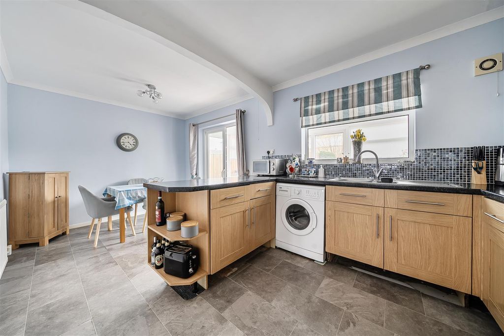 Property photo 2 of 20 Kitchen / Diner