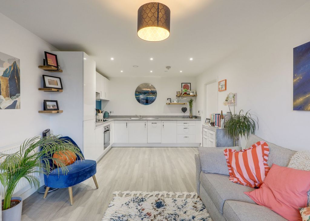 Property photo 3 of 14