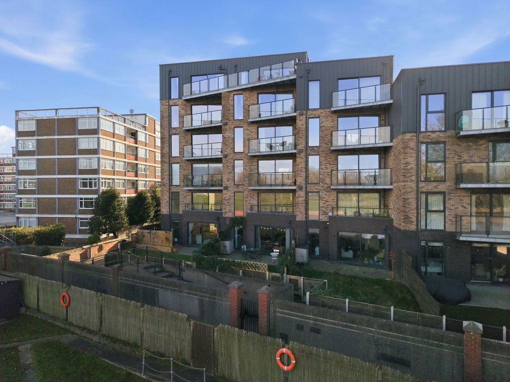 Property photo 2 of 19