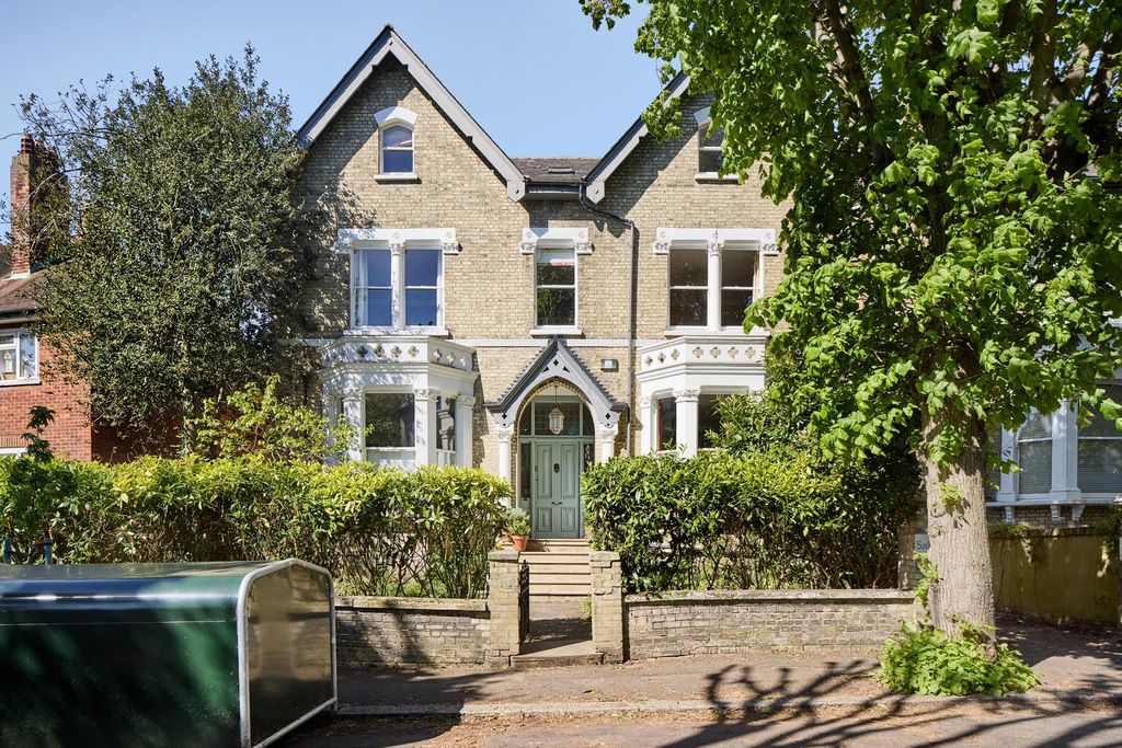 Property photo 2 of 33