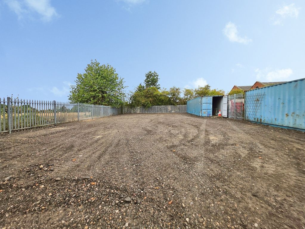 Property photo 1 of 3