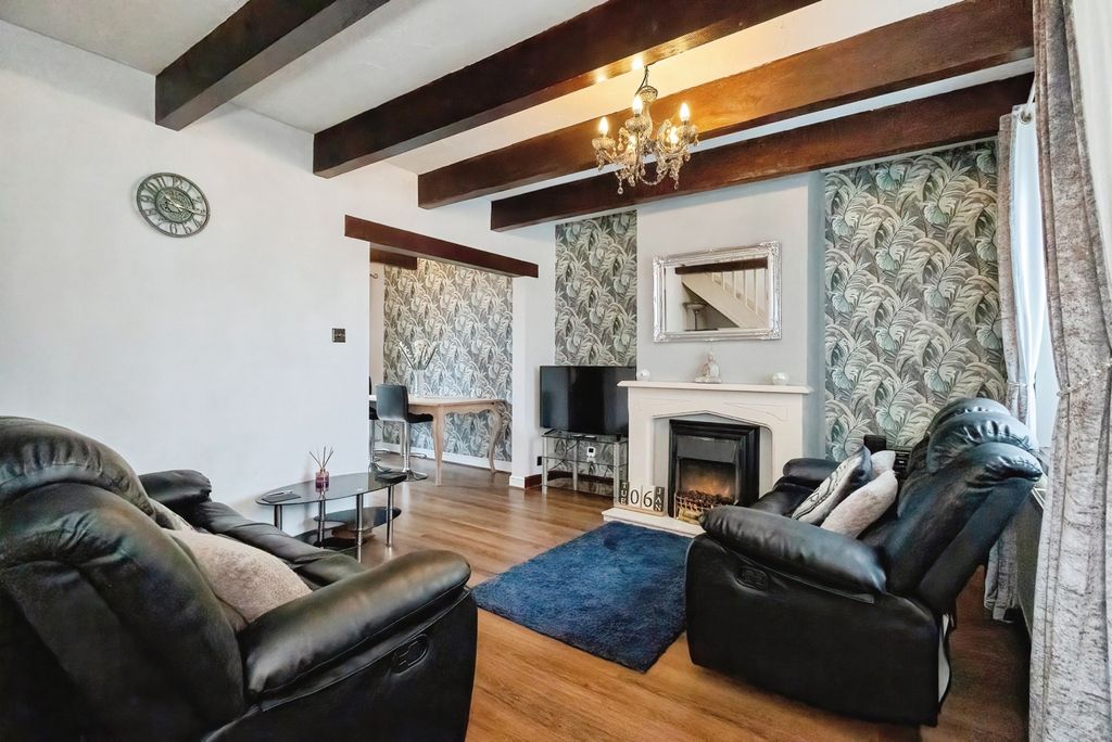 Property photo 3 of 17 Living Room