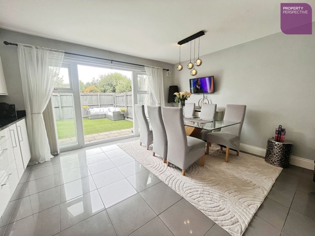 Property photo 3 of 17 Pbox-Dining_Room-335207.Jpg
