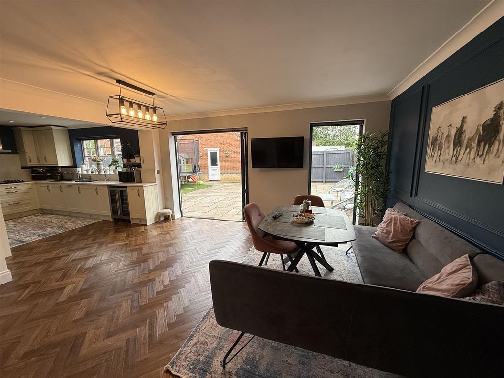 Property photo 2 of 26 Kitchen/Dining Area