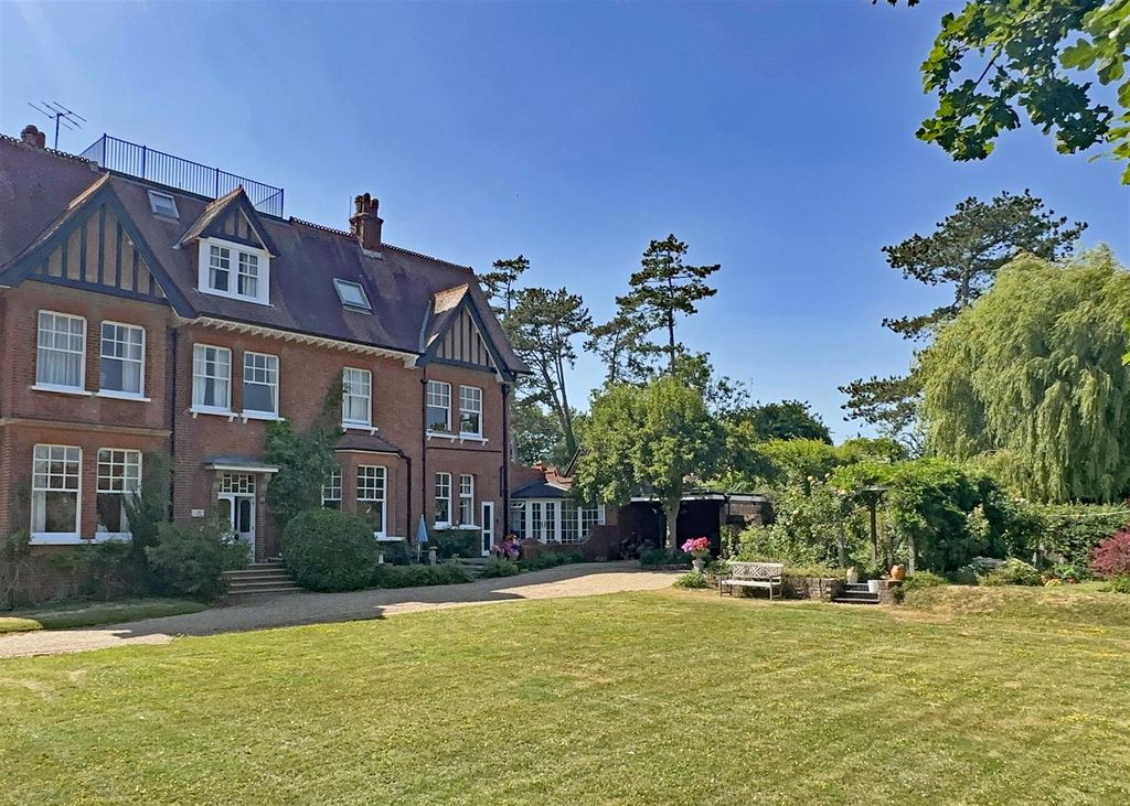 Property photo 1 of 32
