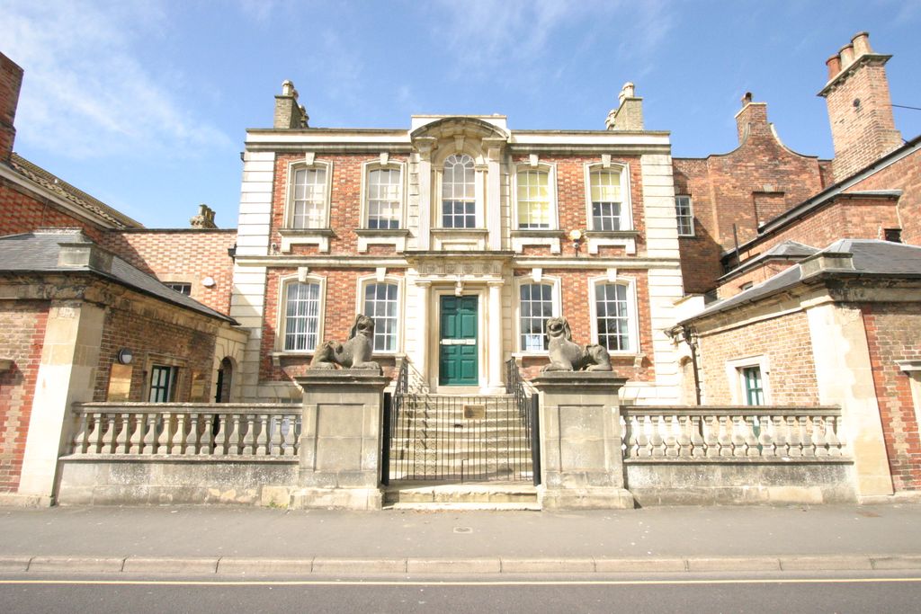 Property photo 1 of 3