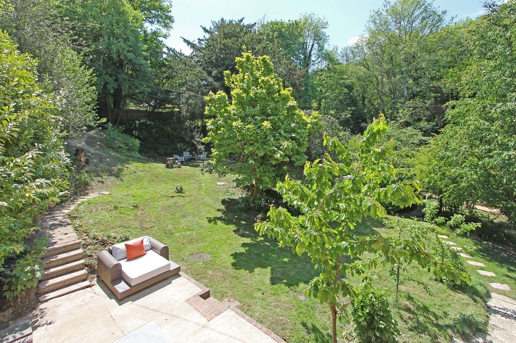 Property photo 2 of 20