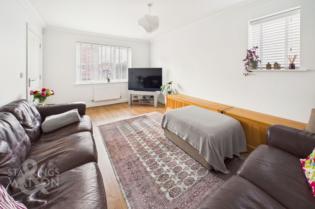 Property photo 2 of 21