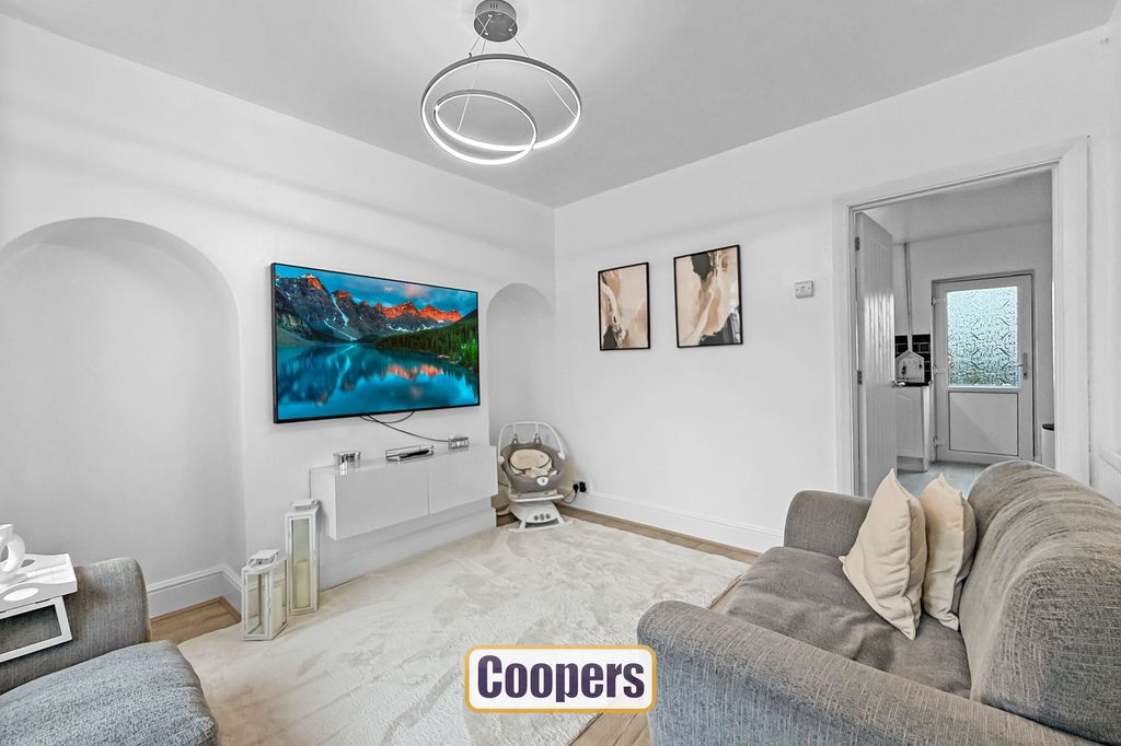 Property photo 3 of 9 Lounge