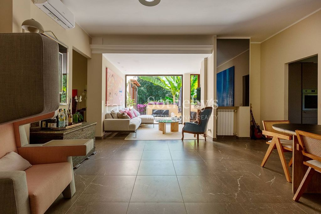 Property photo 2 of 33