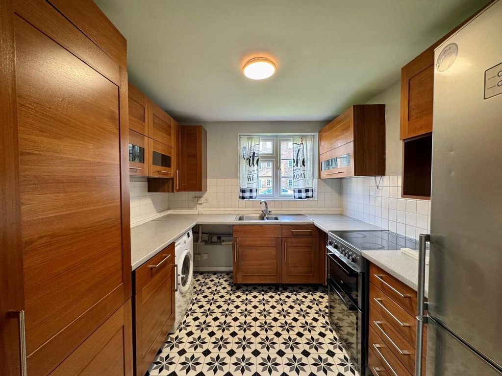 Property photo 2 of 8 Kitchen.Jpg