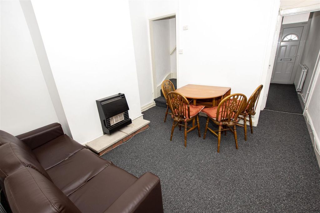 Property photo 2 of 13 Approach