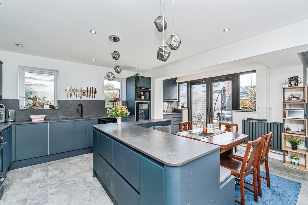 Property photo 2 of 15 Pbox-Img.Jpg