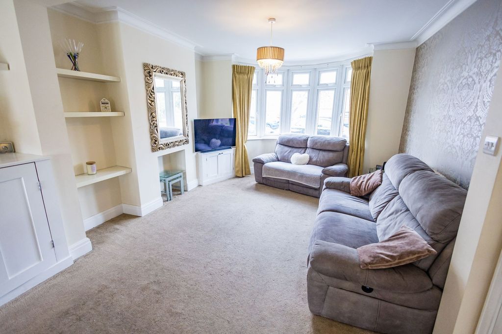 Property photo 2 of 25