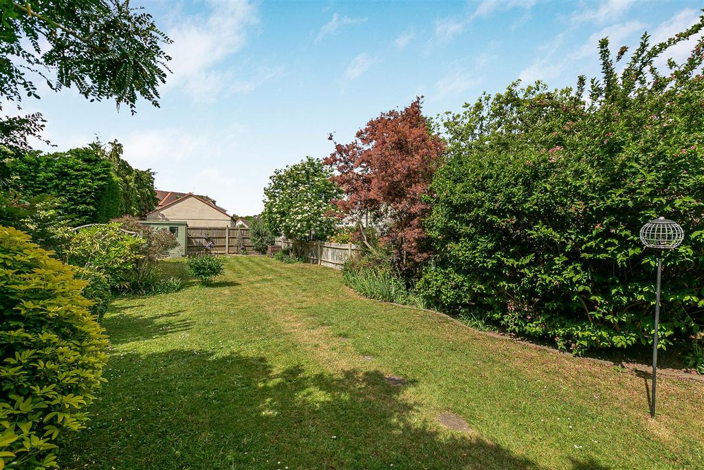 Property photo 2 of 39