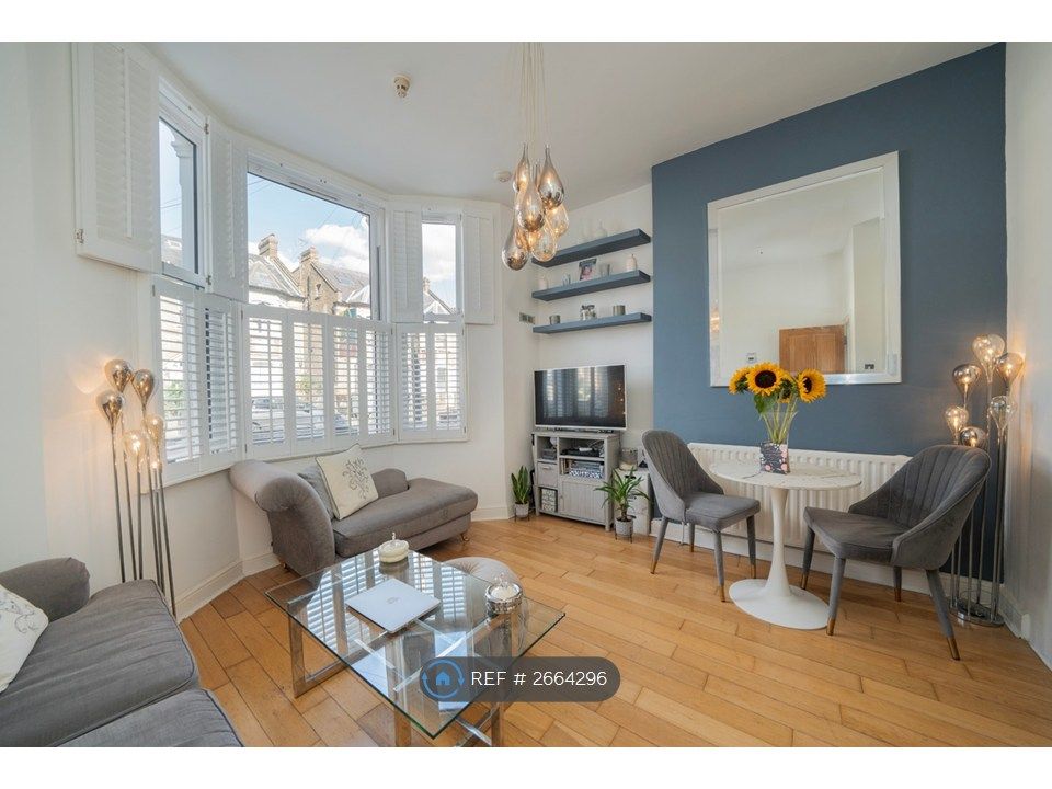 Property photo 2 of 13 Lounge