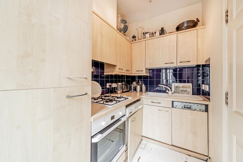 Property photo 3 of 9 Kitchen