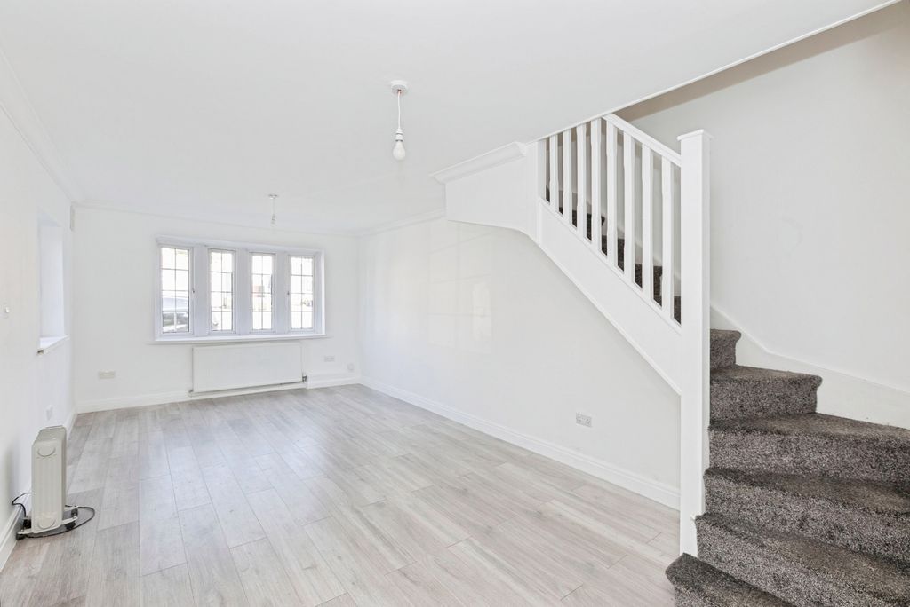 Property photo 3 of 18 Pbox-Img.Jpg