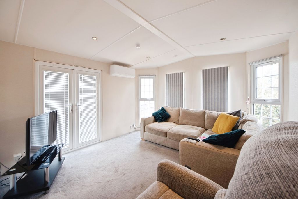 Property photo 2 of 15 Pbox-Img.Jpg