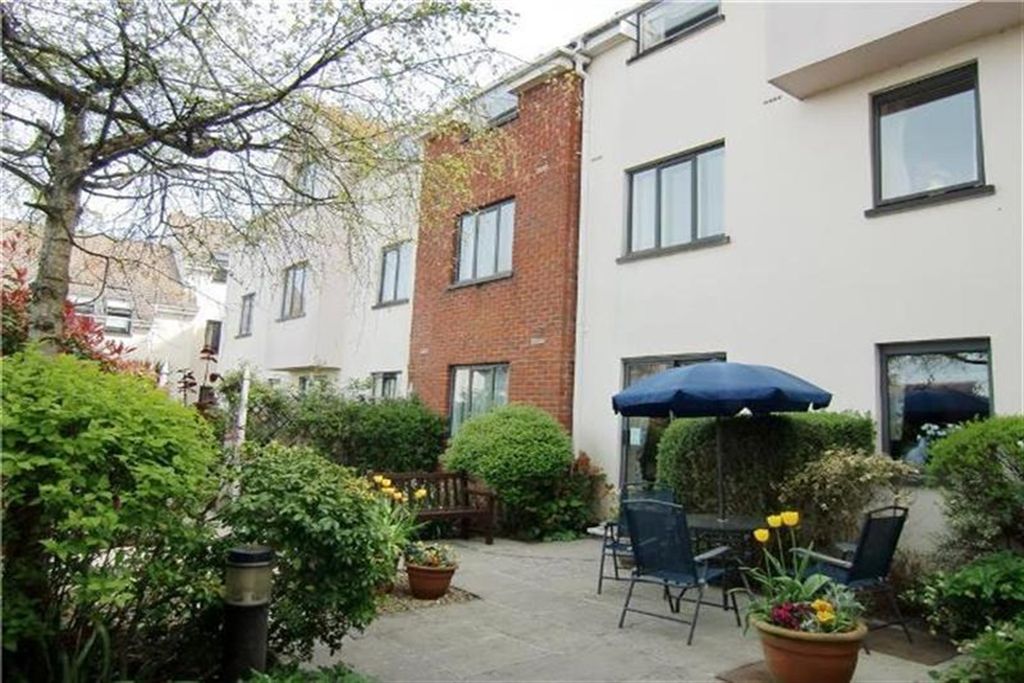 Property photo 1 of 10 (Main)