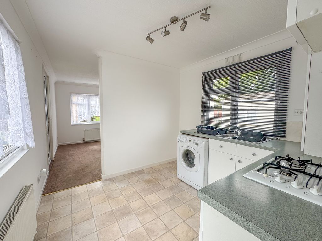 Property photo 3 of 12 Kitchen 1