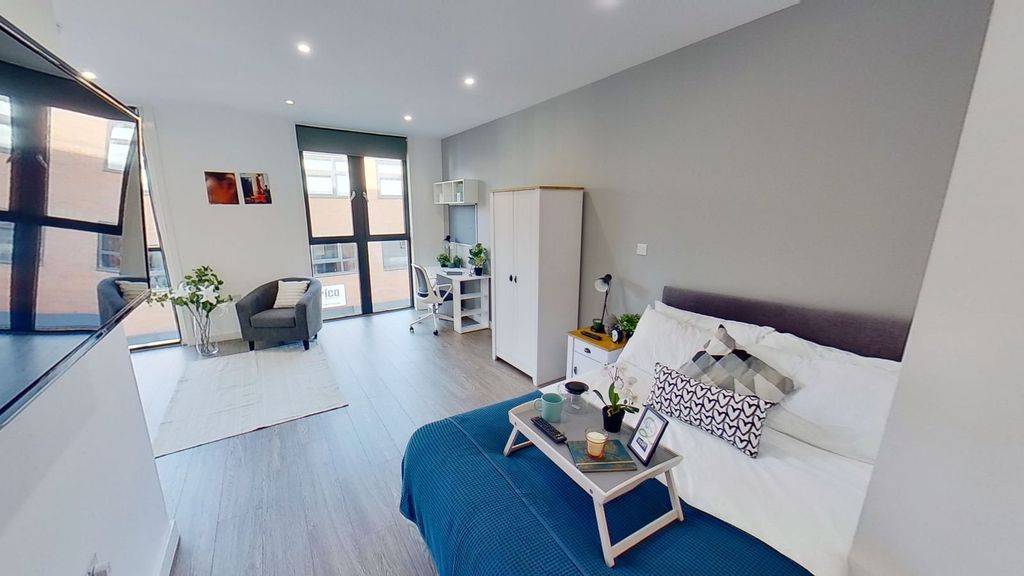 Property photo 2 of 8 Picture No. 11